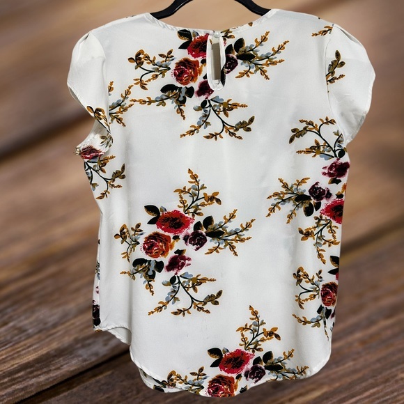 SHEIN Clasi Floral Print Petal Sleeve Fold Pleated‎ Detail Blouse - Picture 2 of 4